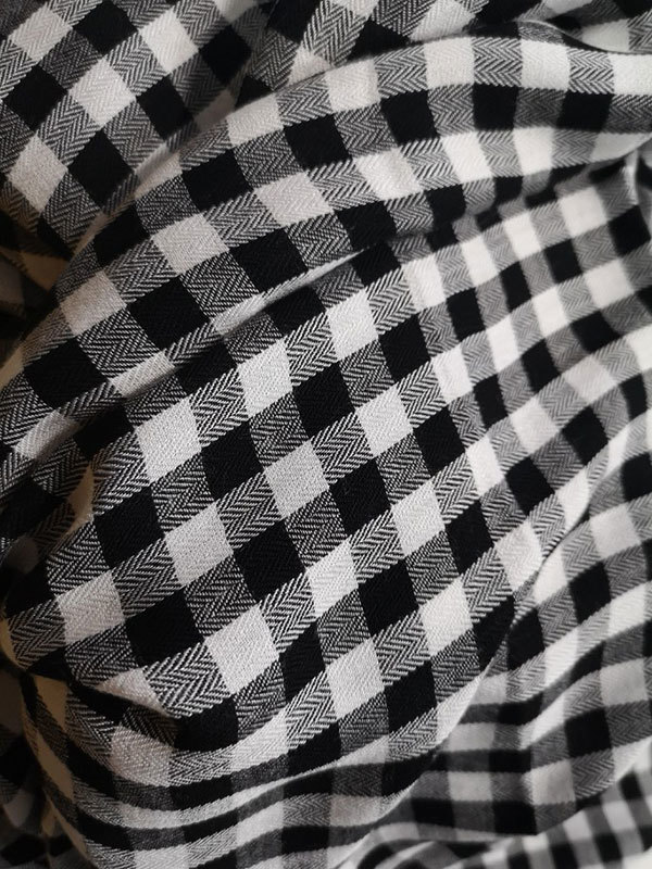 SL000458; R:100% (YARN DYE)
